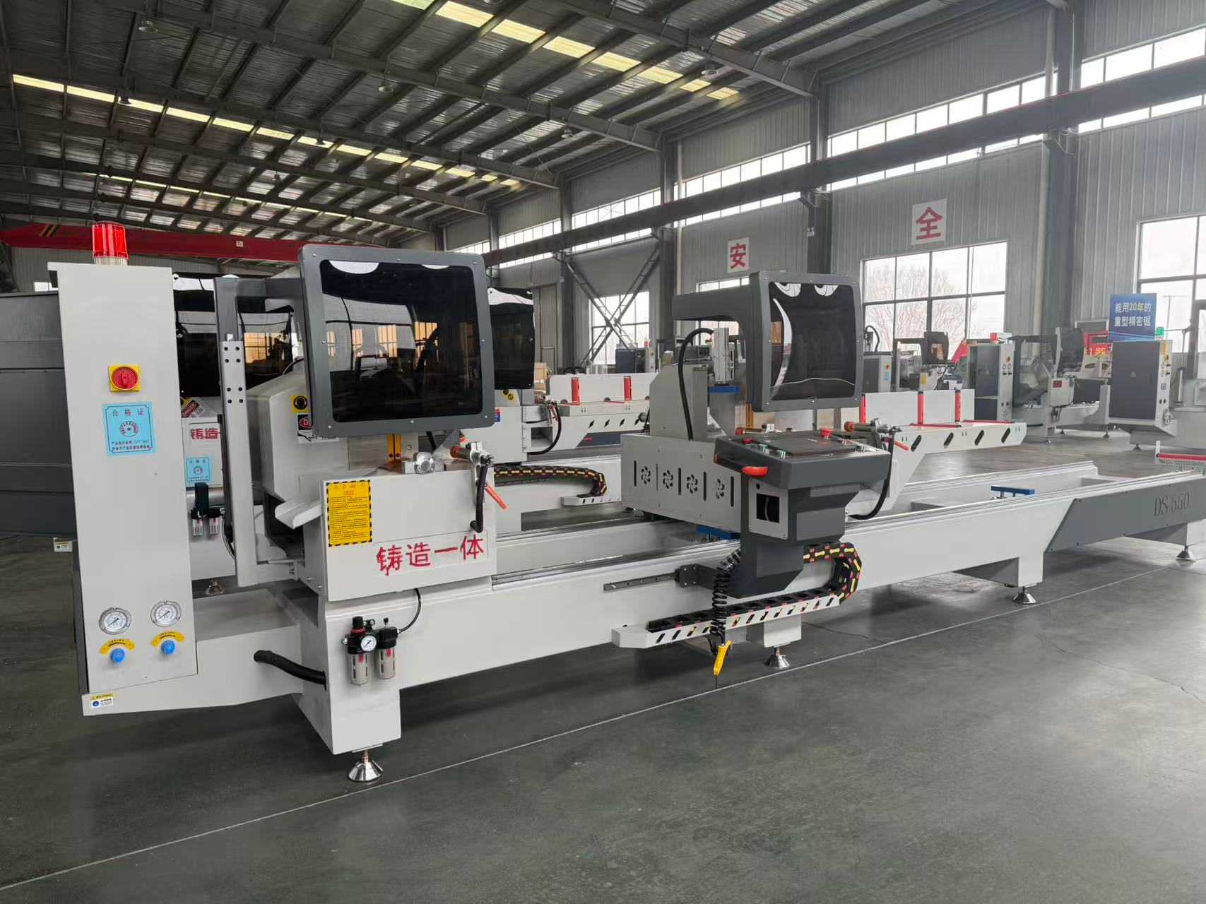 550 CNC swivel ພາຍໃນ 45-degree ແລະ 90-degree saw precision